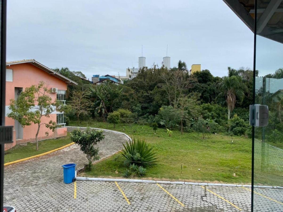 Apto 251 - Condominio Solar Das Bromelias Bombinhas Eksteriør bilde